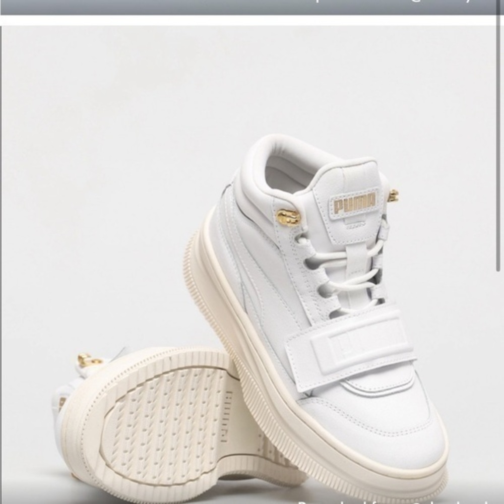 White puma sneakers